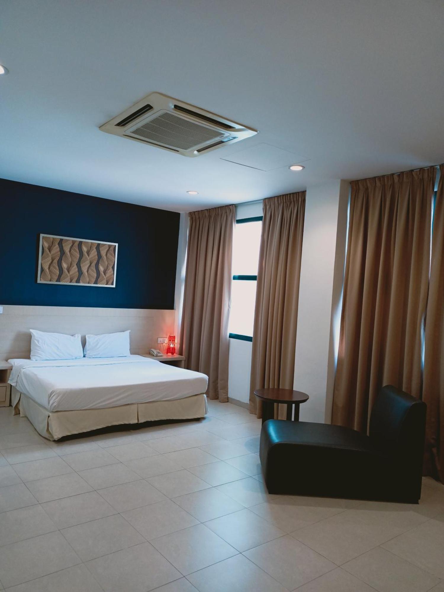 Golden View Serviced Apartments Tanjung Tokong Exteriör bild