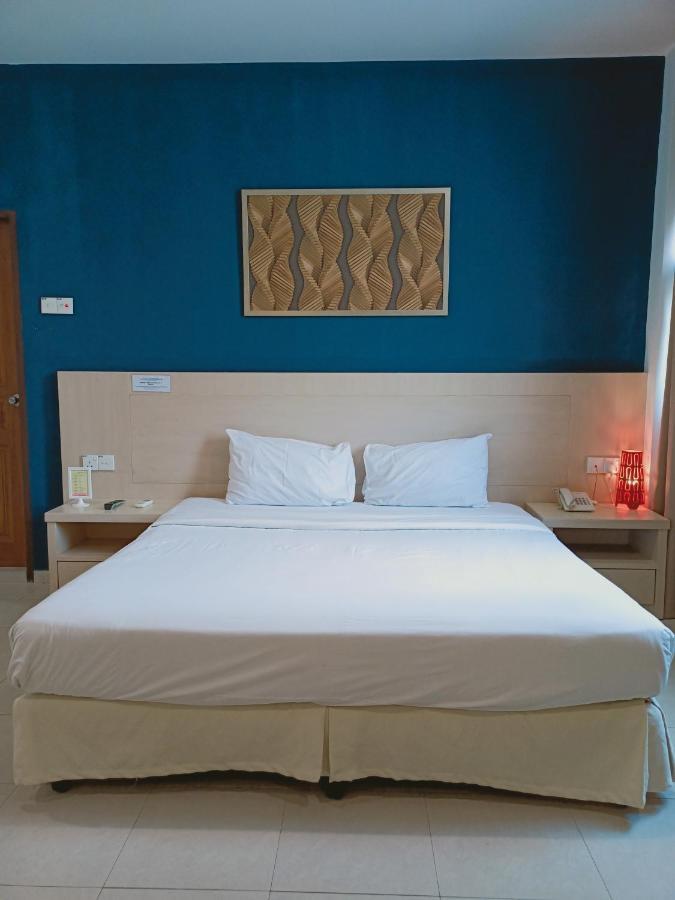Golden View Serviced Apartments Tanjung Tokong Exteriör bild