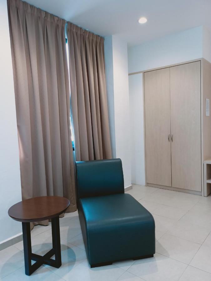 Golden View Serviced Apartments Tanjung Tokong Exteriör bild