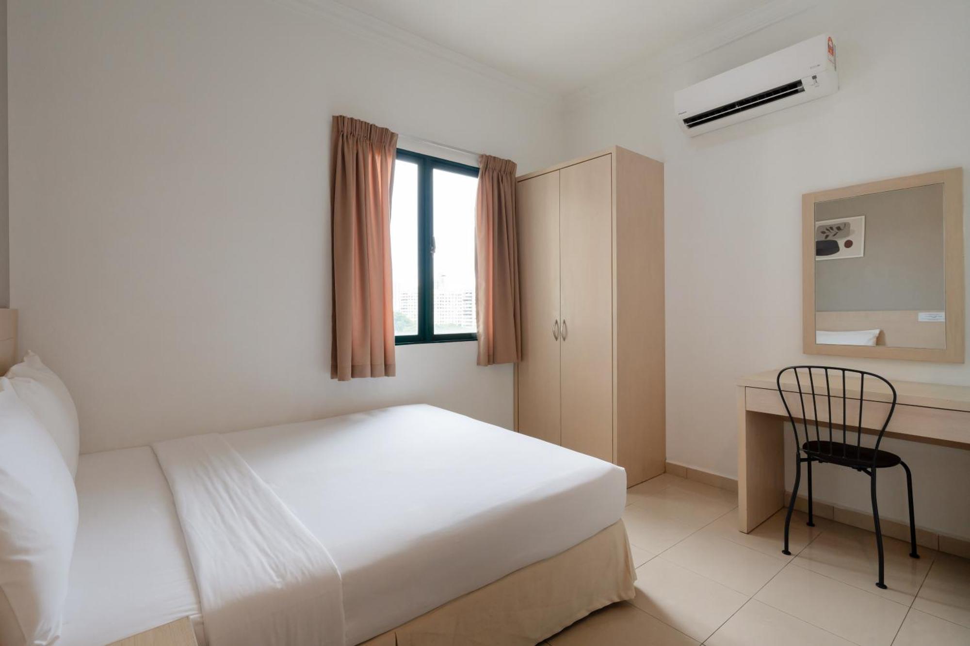 Golden View Serviced Apartments Tanjung Tokong Exteriör bild