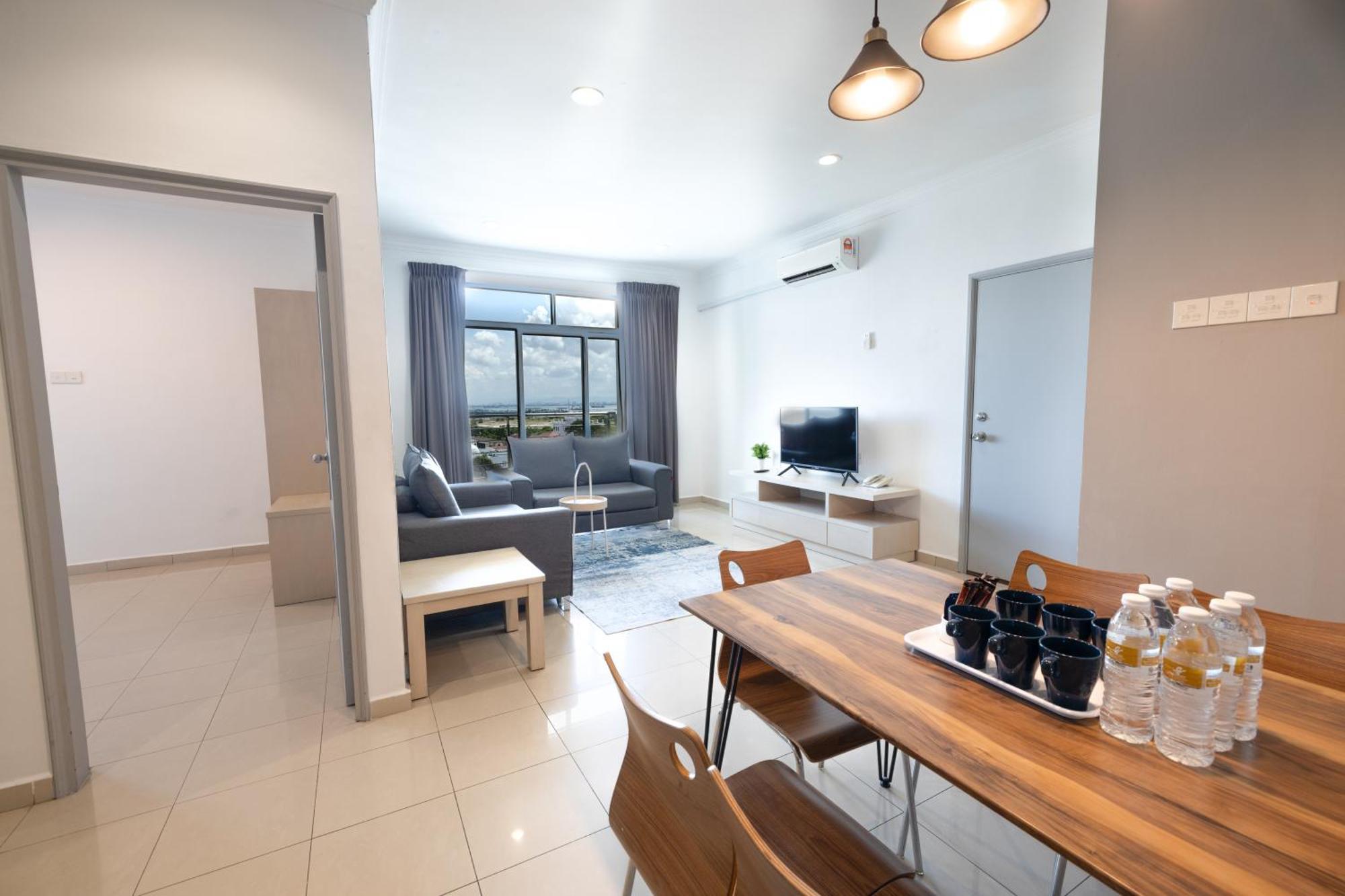Golden View Serviced Apartments Tanjung Tokong Exteriör bild
