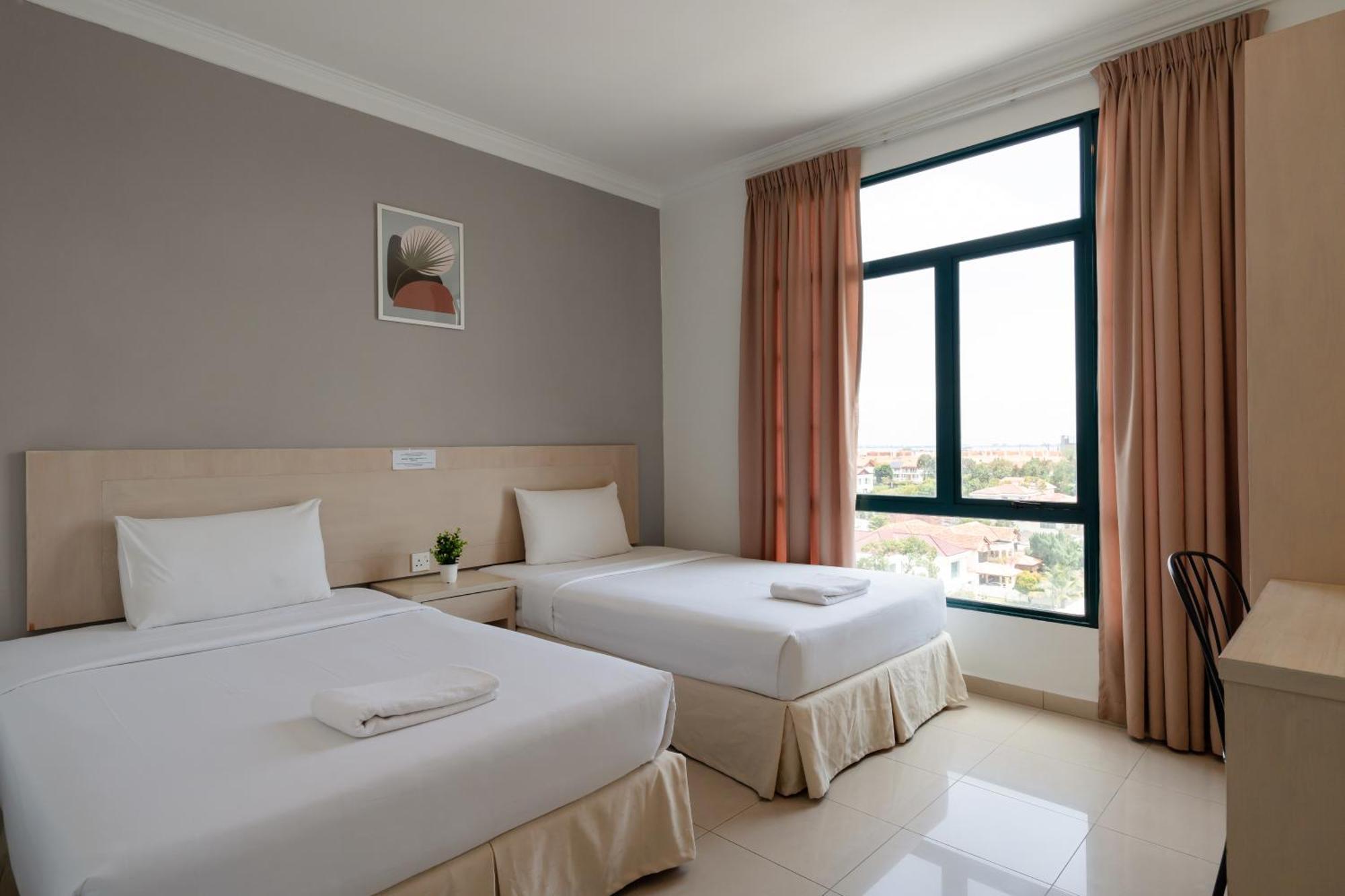 Golden View Serviced Apartments Tanjung Tokong Exteriör bild