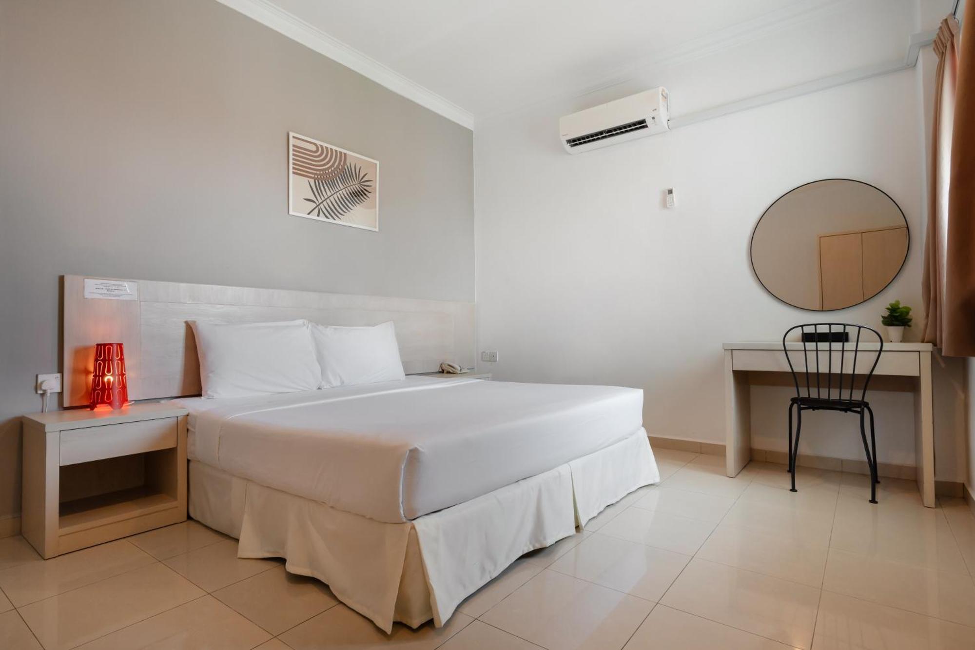 Golden View Serviced Apartments Tanjung Tokong Exteriör bild