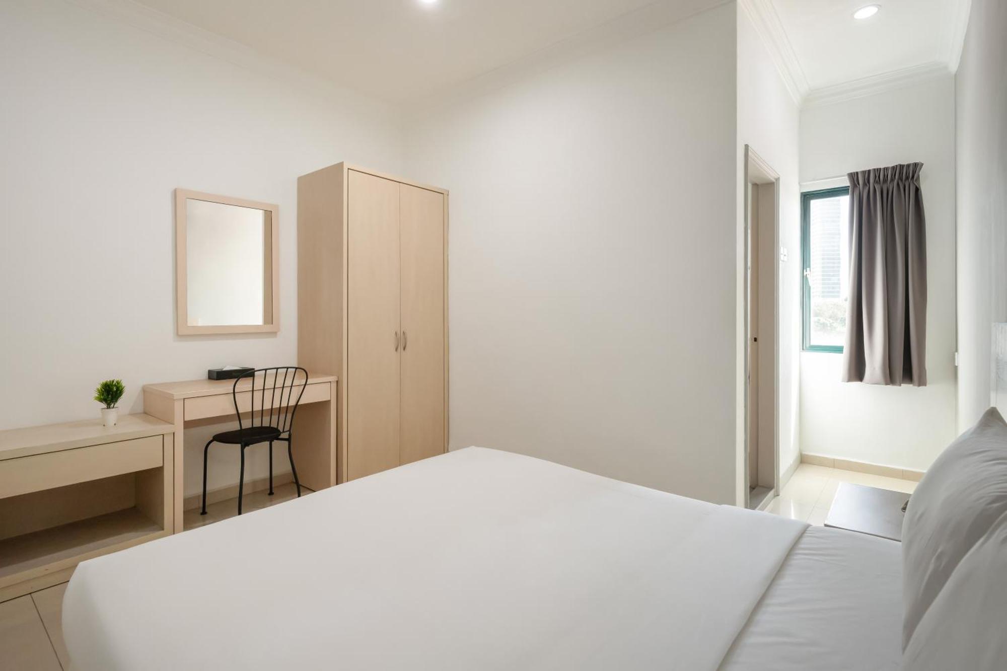 Golden View Serviced Apartments Tanjung Tokong Exteriör bild