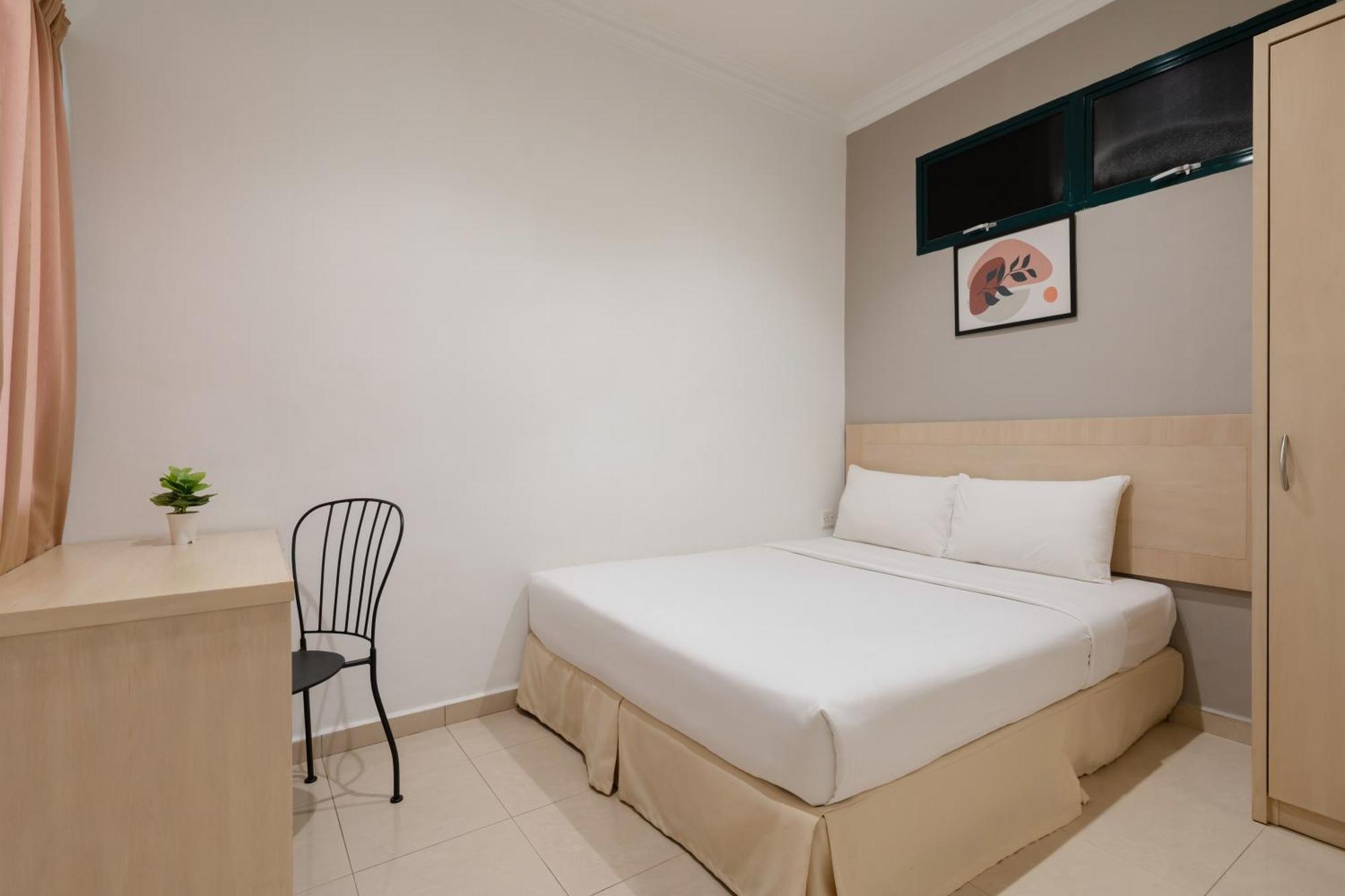 Golden View Serviced Apartments Tanjung Tokong Exteriör bild