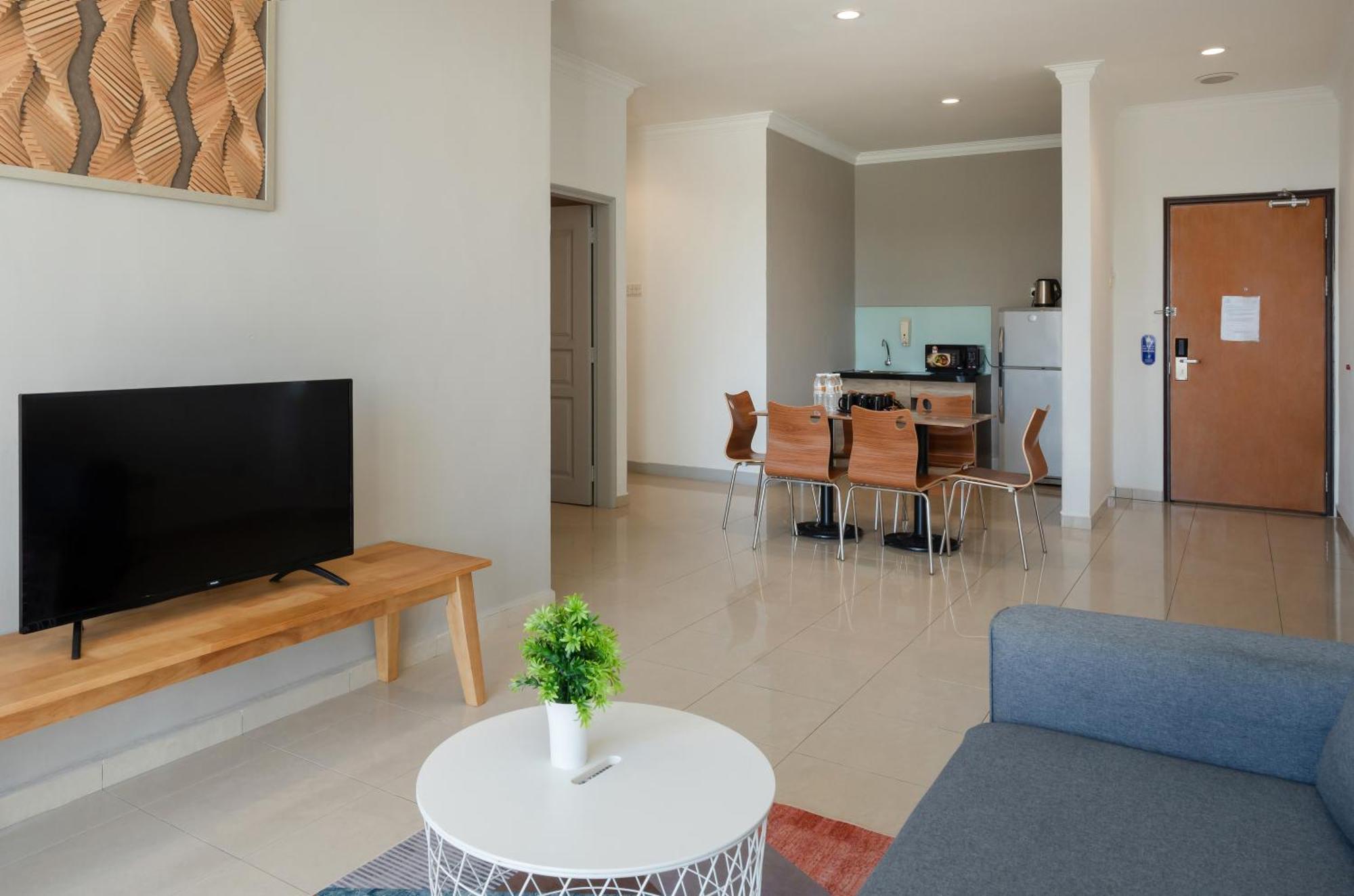 Golden View Serviced Apartments Tanjung Tokong Exteriör bild