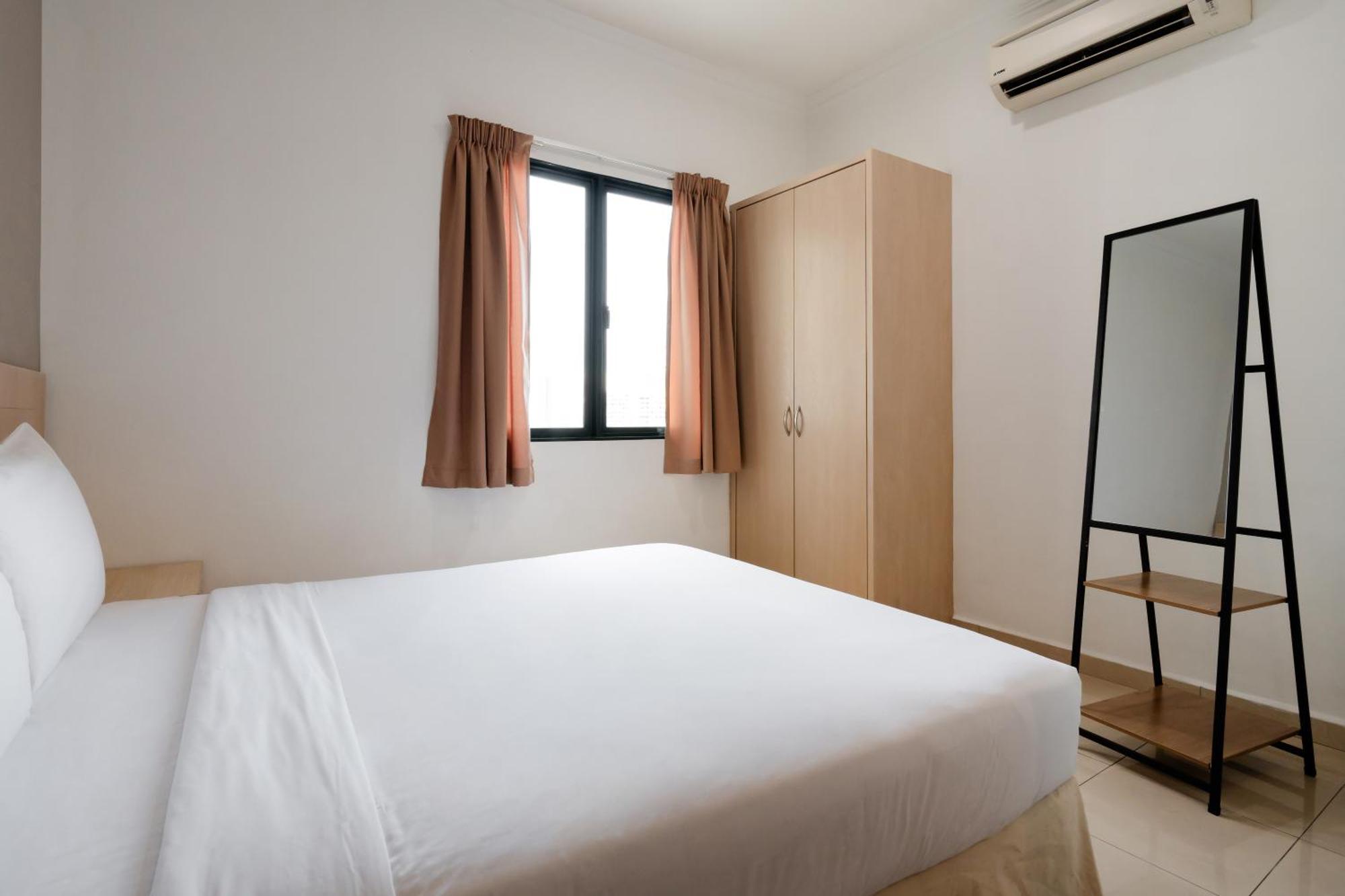 Golden View Serviced Apartments Tanjung Tokong Exteriör bild