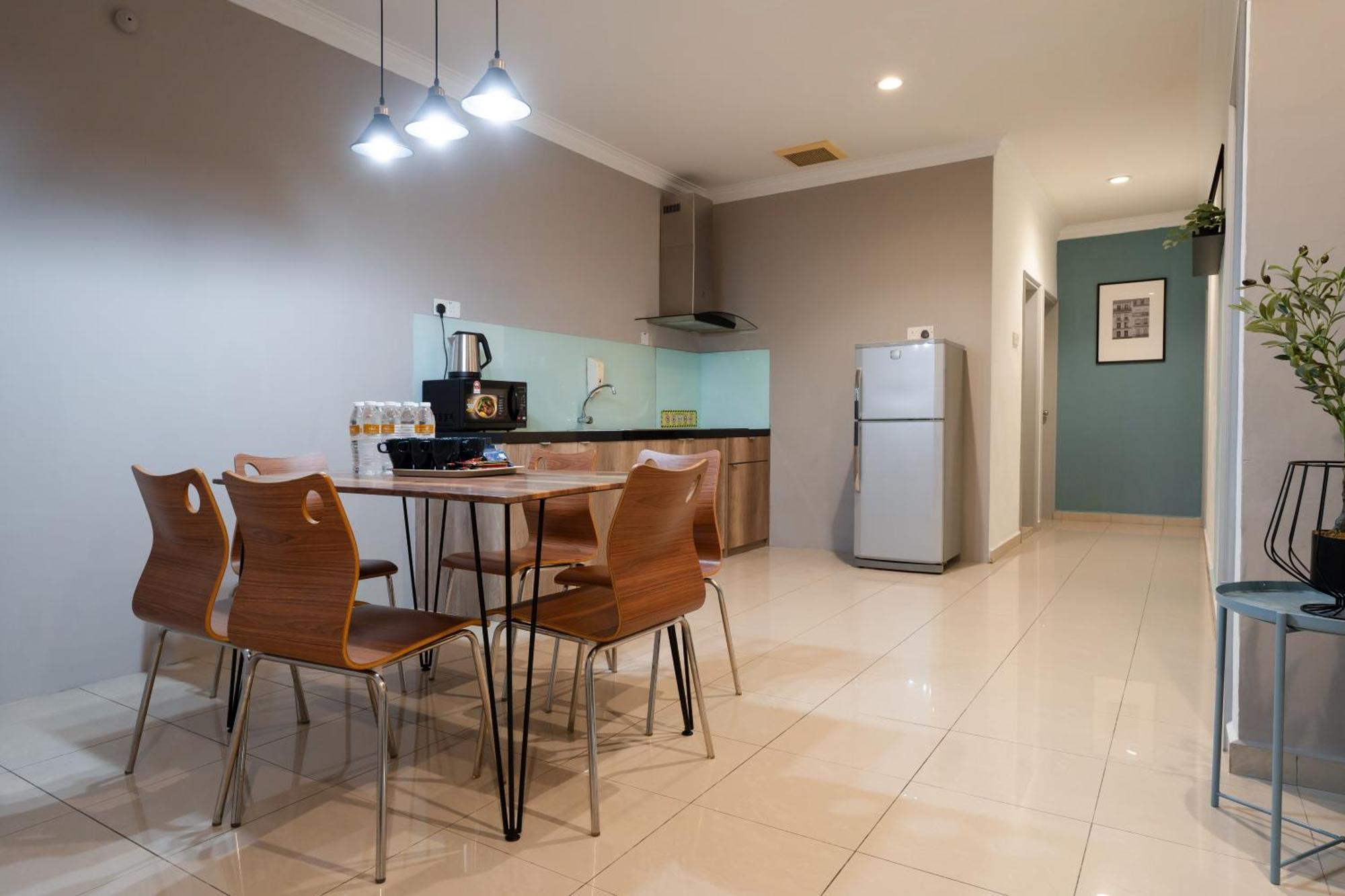 Golden View Serviced Apartments Tanjung Tokong Exteriör bild
