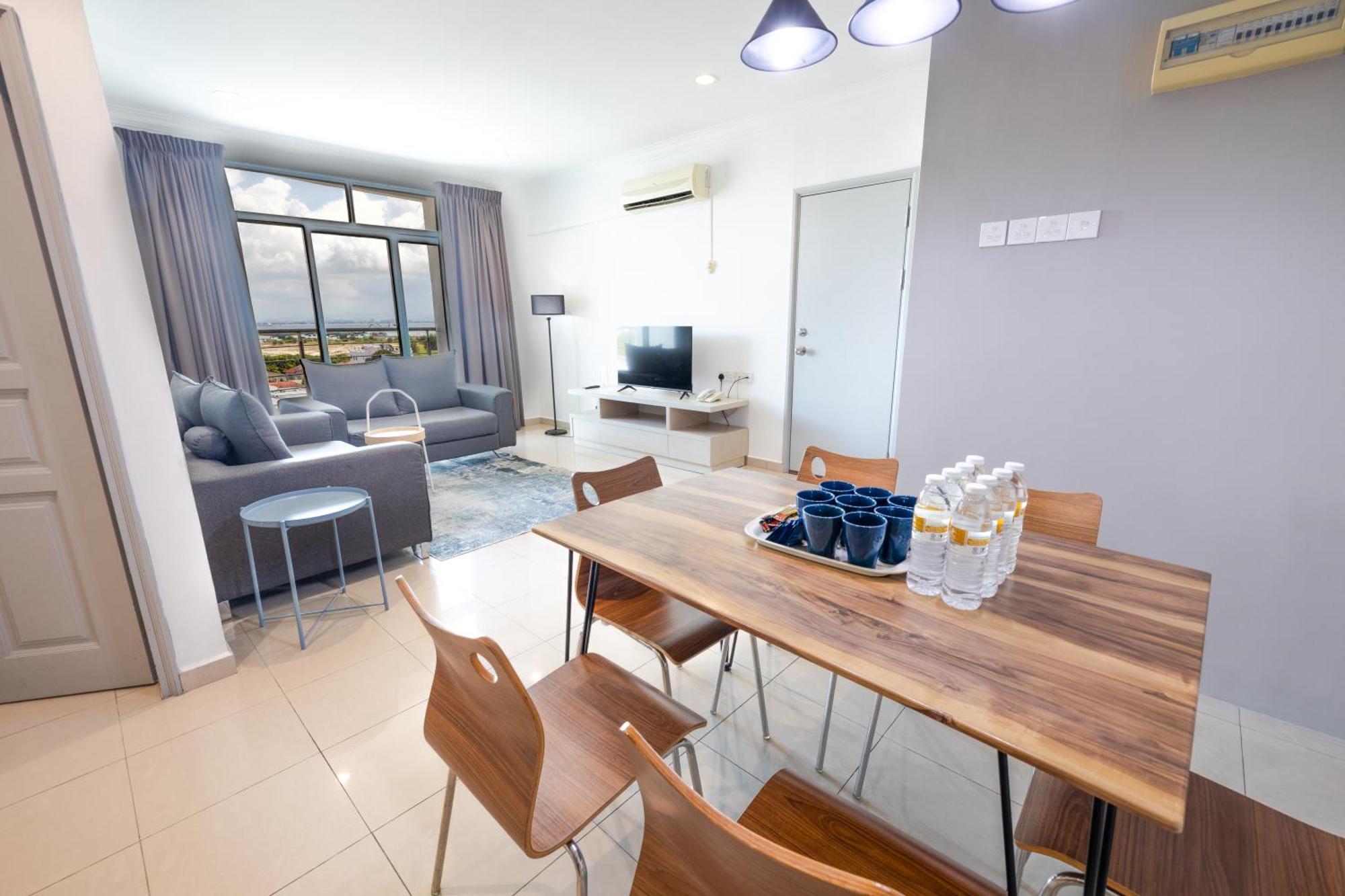 Golden View Serviced Apartments Tanjung Tokong Exteriör bild