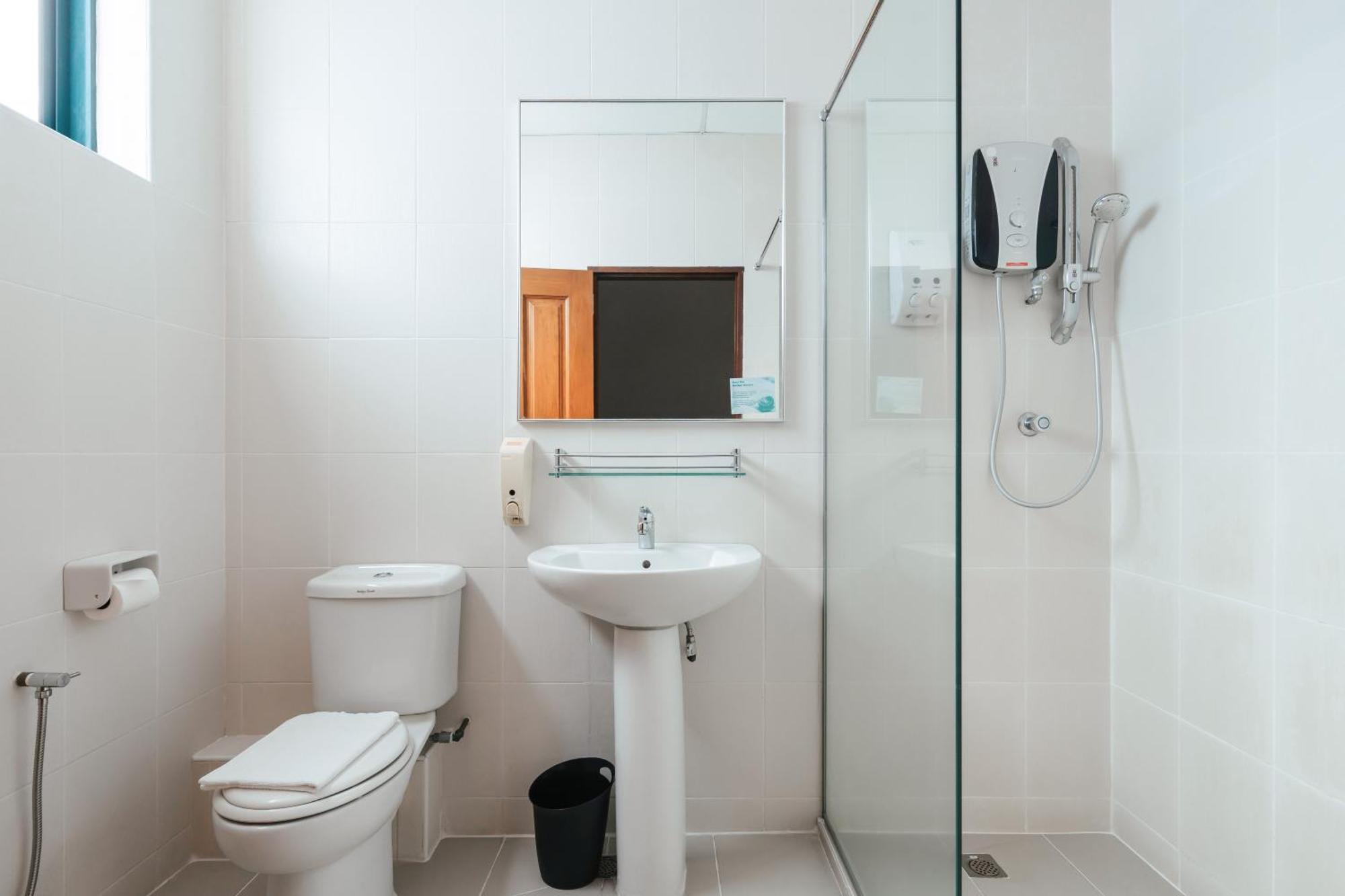 Golden View Serviced Apartments Tanjung Tokong Exteriör bild