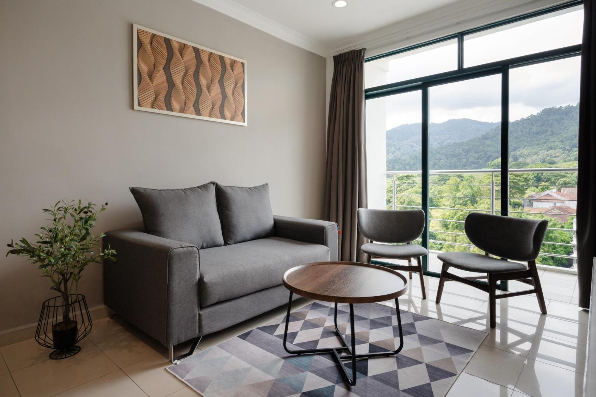 Golden View Serviced Apartments Tanjung Tokong Exteriör bild