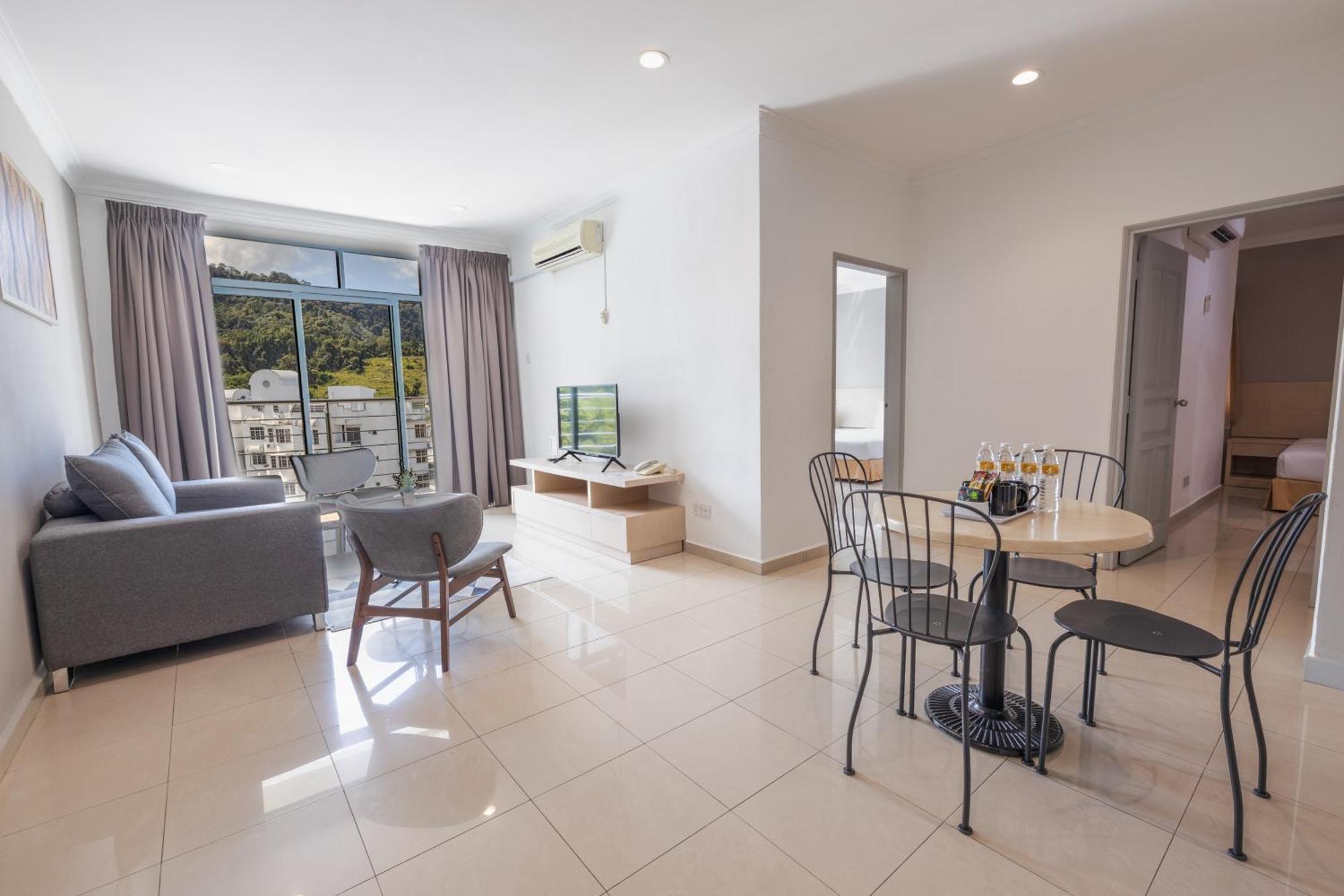 Golden View Serviced Apartments Tanjung Tokong Exteriör bild