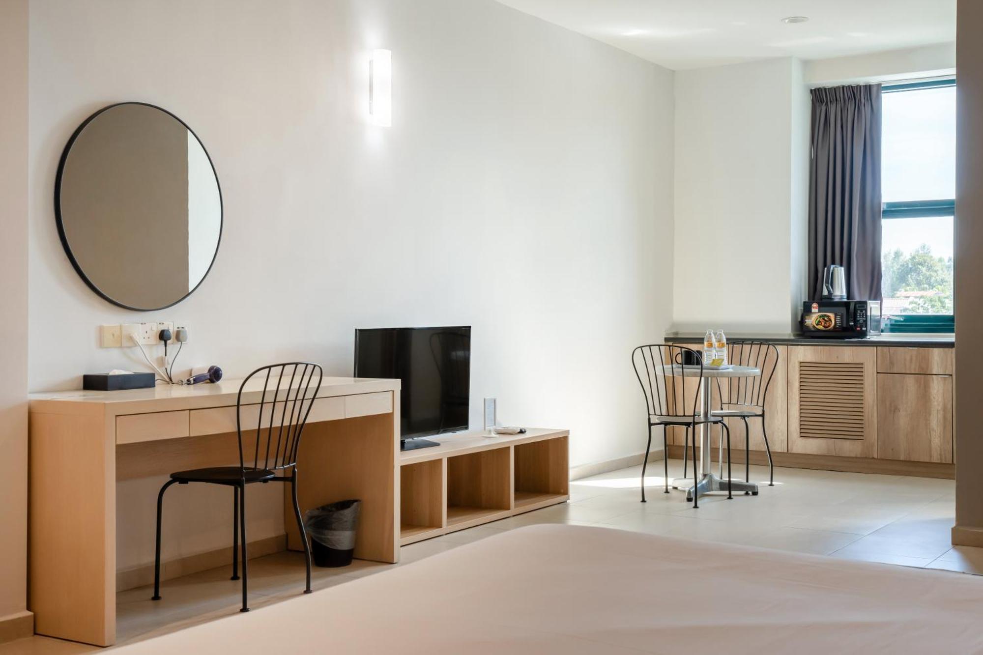 Golden View Serviced Apartments Tanjung Tokong Exteriör bild