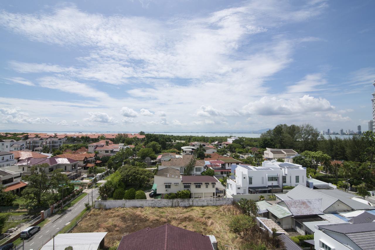Golden View Serviced Apartments Tanjung Tokong Exteriör bild