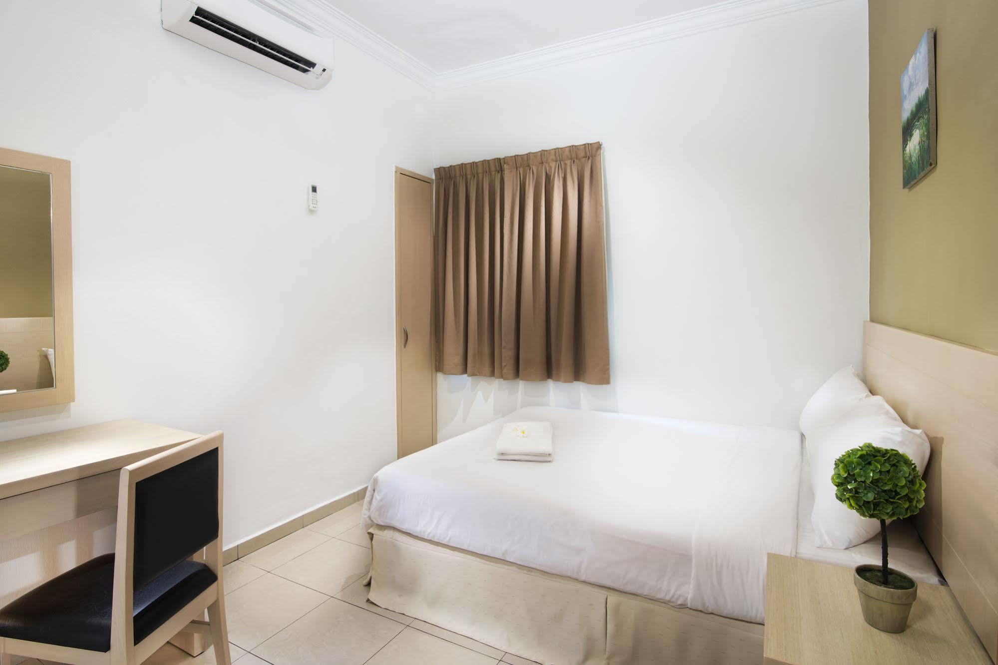Golden View Serviced Apartments Tanjung Tokong Exteriör bild