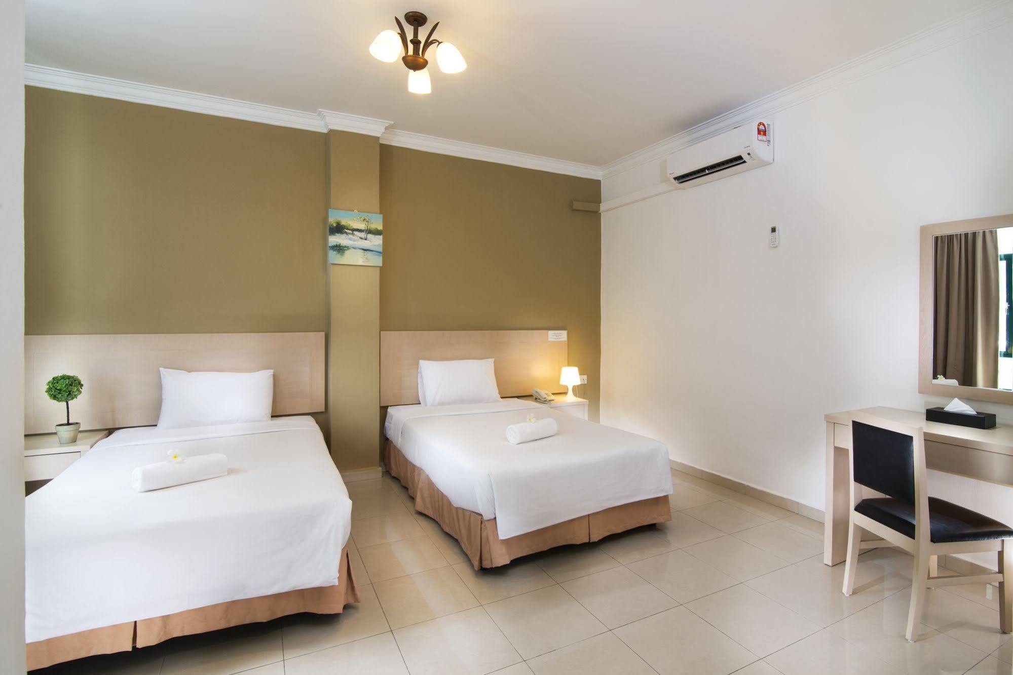 Golden View Serviced Apartments Tanjung Tokong Exteriör bild