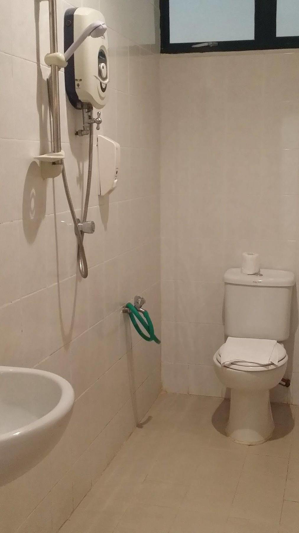Golden View Serviced Apartments Tanjung Tokong Exteriör bild