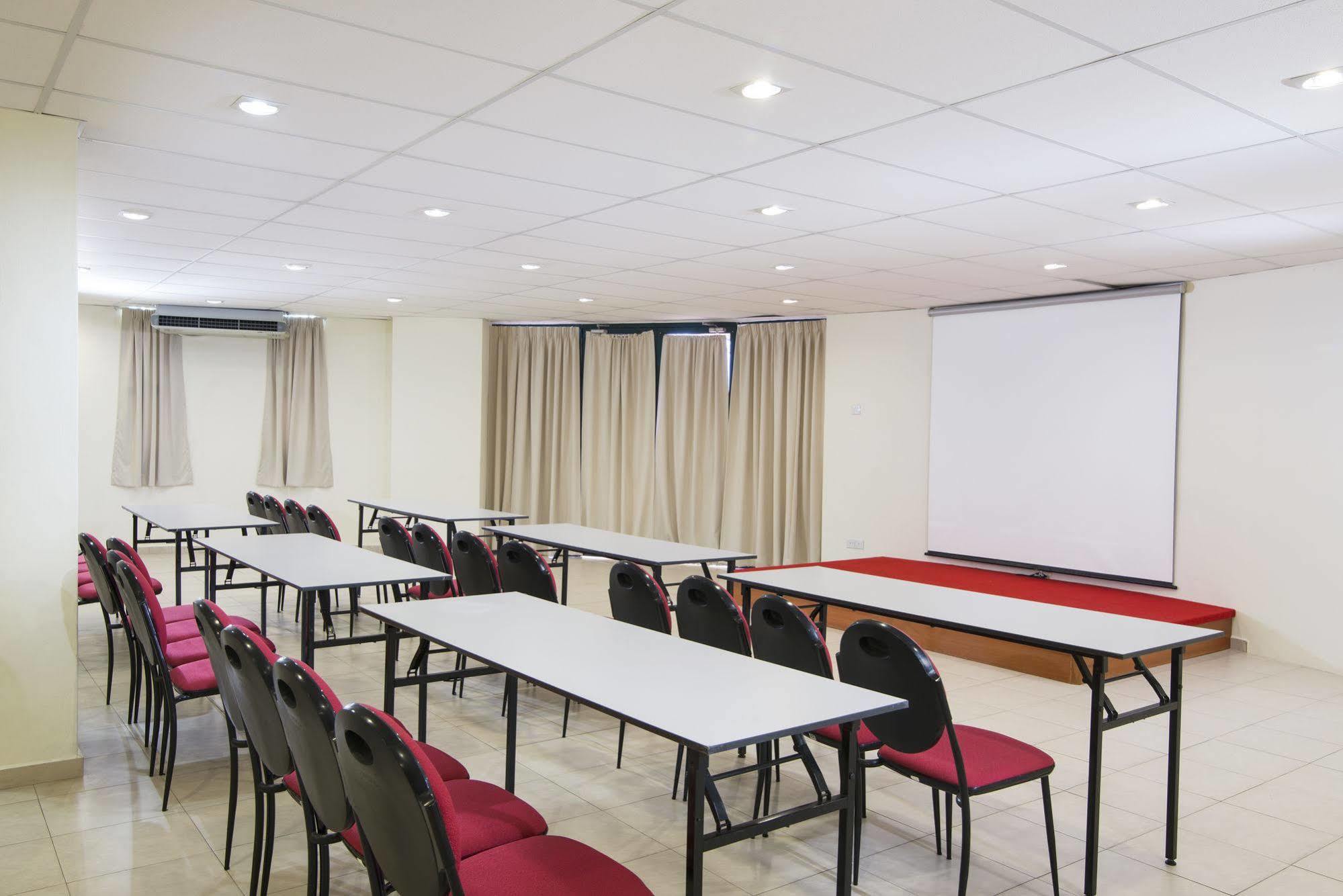 Golden View Serviced Apartments Tanjung Tokong Exteriör bild