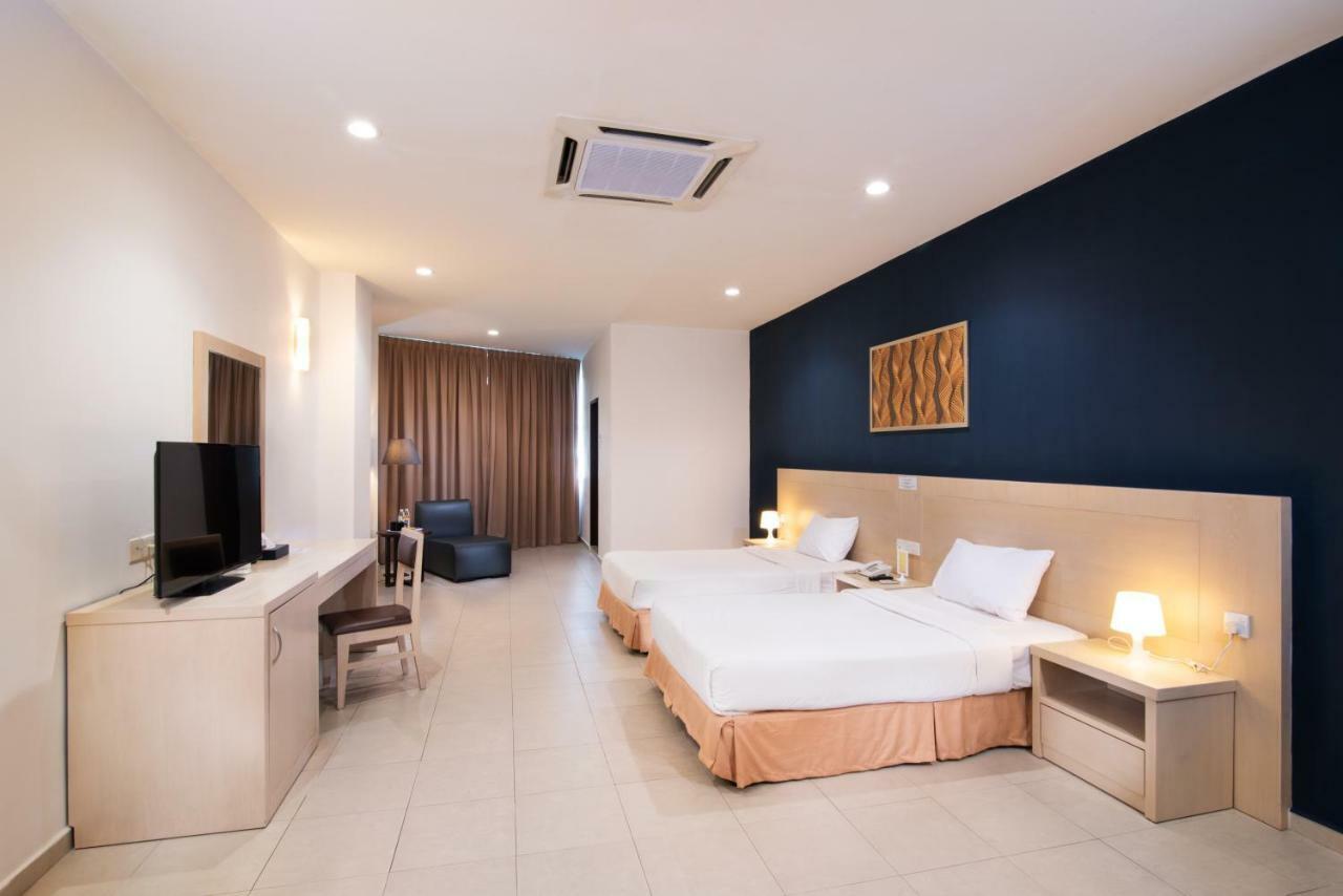Golden View Serviced Apartments Tanjung Tokong Exteriör bild