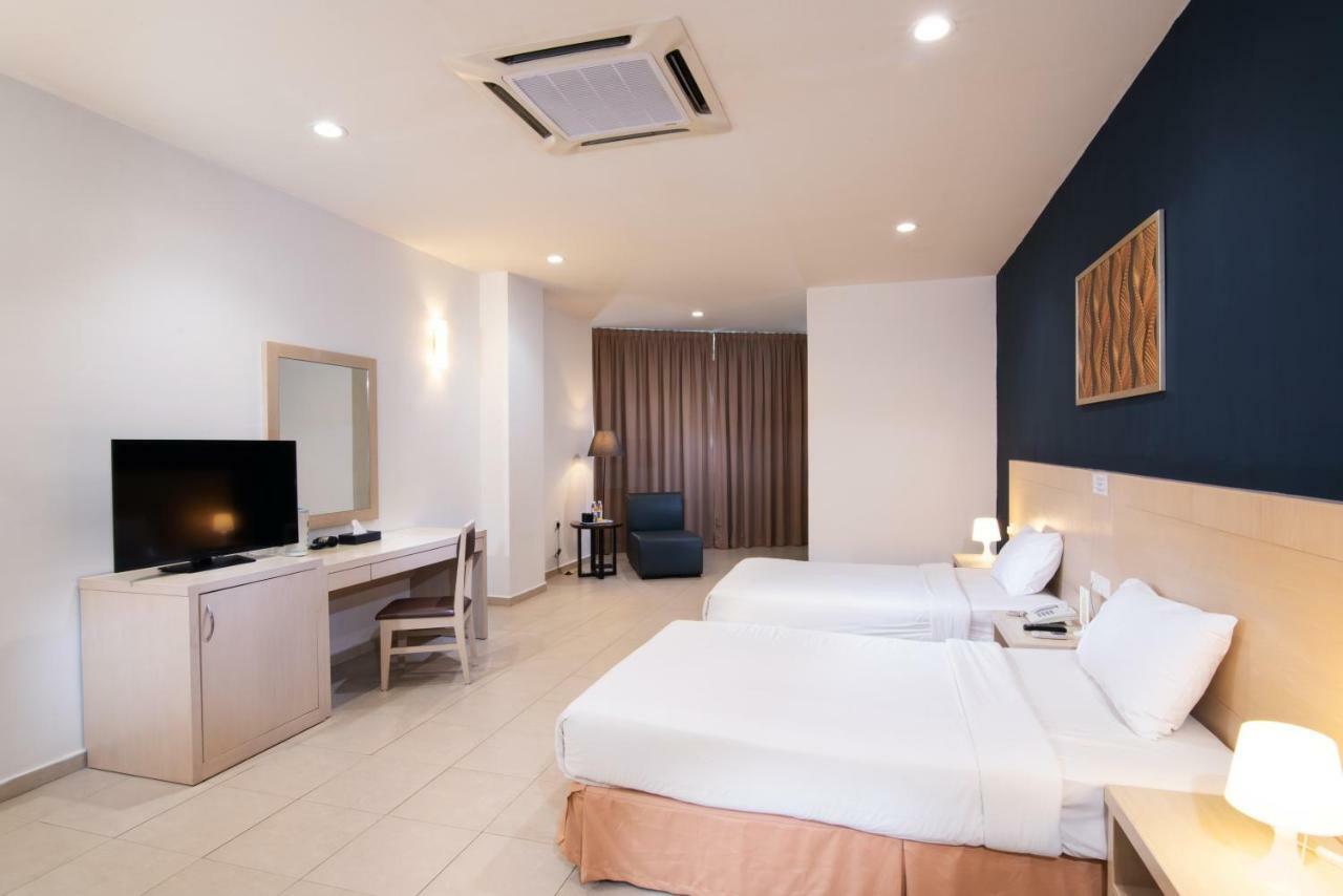 Golden View Serviced Apartments Tanjung Tokong Exteriör bild