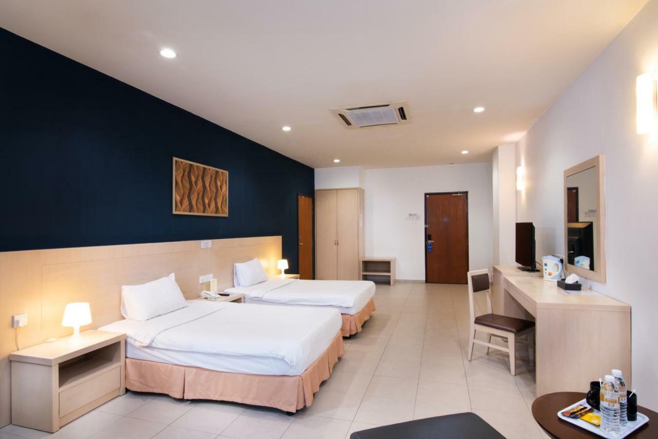 Golden View Serviced Apartments Tanjung Tokong Exteriör bild